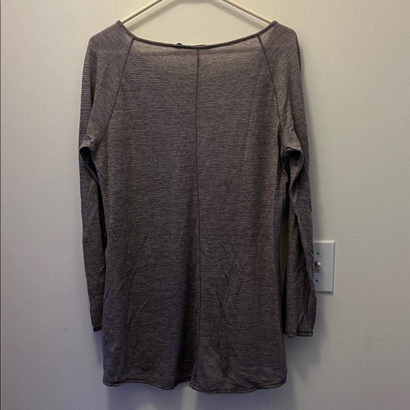 Athleta Long Sleeve Top size Medium - Picture 3 of 6
